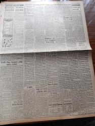 Vatan Gazetesi - 14 Haziran 1960 - Ahmed Emin Yalman Köşe Yazısı - Yatırımlardan Kalan Borç 7 Milyara Yakın - 41 Firma Demokrat Parti'ye 3,5 Milyona Yakın Teberrü Yapmış - Ankara Belediyesi'nin Açığı 122,5 Milyon Lira - Yassıadada Günler Nasıl Geçiyor Yazan Celalettin Çetin - Fevzi Lütfü Karaosmanoğlu Köşe Yazısı - Sabıkların Muhakemesi Kısa Zamanda Başlayacak - Cemal Gürsel'in Ethem Menderes'e Yazdığı Mektup Açıklandı - İnsan Bir Yerde Bellidir Yazan Mehmet Seyda Yazı Dizisi - Harbiye Orduevi Önündeki Eski Atatürk Heykeli - Üniversite Avlusunda Hürriyet Meydan Muharebesi - Özcan Ergüder - Akla Kara Yazan Emil Galip Sandalcı - Hazineye Bağışlar Hızla Devam ediyor - Kanlı Perşembe Yazan Sadun Tanju - Gece Gondolları Yazan Albert Jean Yazı Dizisi - Lüp Lüp Amca Çizgi Roman Ric - Tonton Agah Çizgi Roman Sade Yalçın - Üniversite Dün Açıldı - Futbol Federasyonu Heyeti Değişiyor - Zeki Ömer Defne Şiir Deniz Uyandı - Beşiktaş 3 Futbolcu İle Ön Anlaşma Yaptı - Cemal Gürsel Kupası Maçları