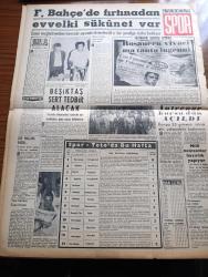Vatan Gazetesi - 12 Eylül 1961 - Suya Hasret İstanbul Dün Yağmura Doydu - Seçim Tedbirleri Tesbit Ediliyor - Bende Su Geldi Fakat Musluktan Akmayacak - Maliye Bakanı Kemal Kurdaş Vergide İndirim Bir Deli Saçmasıdır - Yassıada Yüksek Adalet Divanı Başsavcısı Altay Ömer Egesel Adalet Bakanıyla Görüştü - NATO Manevraları Bugün Başlıyor - Beşiktaş'taki Tütün Deposu Dün Yandı - Gavurdağlı Fatma Serhan'ın Romanı Yazı Dizisi - Silahtarağa Sabotajcıları İçin Karar 19 Eylül'de Verilecek - Sakarya zaferinin Yıldönümünde Taymis Tuna Sakarya - Cerrahpaşa Üniversiteye Devrediliyor - Max Reinhard'ı Anma - Tunus Fransız Esir Mübadelesi - Oktay Akbal Köşe Yazısı - Kanada NATO'daki Askeri Kuvvetini 2000 Kişi Arttırdı - Doludizgin Samim Kocagöz'ün Romanı - Abu Simbel'in Serüveni - Dünya Nelere Gülüyor Karikatür - Palermo'da Oynayan Metin Oktay İtalyan Basınında - Beşiktaş Sert Tedbirler Alacak - Fenerbahçe'de Fırtına'dan Evvelki Sükunet Var - Antrenör Kursu Dün Açıldı - Lig Puan Cetveli - Spor Toto