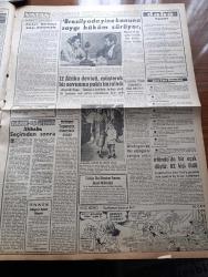 Vatan Gazetesi - 11 Eylül 1961 - Yeni Partilerin De Adayları Belli Oldu - Nilüfer Gürsoy Yeni Türkiye Partisi Kütahya Adayı - Ragıp Gümüşpala Ankara'ya Döndü - Yeni Grev Tasarısı Bakanlığa Verildi - Tramvaylar Gitti Rayları Kaldı Yadigar - Buğday Bankası Gangsteri Polise Silah Çekip Kaçtı - Yedek Subayların Celbi İçin Türkiye Milli Talebe Federasyonu Müracaat Etti - Ünlü Amerikalı Model Doris Ellis - Adalet Partisi İl Başkanı Muhittin Güven İsmet İnönü Adalet Partisi'nin Kuvvetini Kabul Ediyor Dedi - Gavurdağlı Fatma Serhan'ın Romanı Yazı Dizisi - Sendikalar Birliği Çalışmasını Hızlandırdı -  Hayri Bilgin Kaçamazsın Şarkısını Çalmayınca Dayak Yedi - 12 Afrika Devleti Müşterek Bir Savunma Paktı İmzaladı - Berlin Film Festivaline Katılan Türk Film Artisti Lale Oraloğlu Londra Radyosunda -  Pearl Harbour Olayı Dolasıyla Yazan Amiral Burhan Erilkun - Doludizgin Samim Kocagöz'ün Romanı Yazı Dizisi - Tevfik Fikret - Dünya Nelere Gülüyor Karikatür - Fenerbahçe Altay'a Yenildi - Galatasaray
