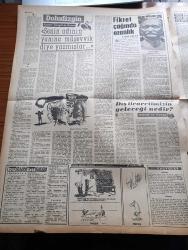 Vatan Gazetesi - 11 Eylül 1961 - Yeni Partilerin De Adayları Belli Oldu - Nilüfer Gürsoy Yeni Türkiye Partisi Kütahya Adayı - Ragıp Gümüşpala Ankara'ya Döndü - Yeni Grev Tasarısı Bakanlığa Verildi - Tramvaylar Gitti Rayları Kaldı Yadigar - Buğday Bankası Gangsteri Polise Silah Çekip Kaçtı - Yedek Subayların Celbi İçin Türkiye Milli Talebe Federasyonu Müracaat Etti - Ünlü Amerikalı Model Doris Ellis - Adalet Partisi İl Başkanı Muhittin Güven İsmet İnönü Adalet Partisi'nin Kuvvetini Kabul Ediyor Dedi - Gavurdağlı Fatma Serhan'ın Romanı Yazı Dizisi - Sendikalar Birliği Çalışmasını Hızlandırdı -  Hayri Bilgin Kaçamazsın Şarkısını Çalmayınca Dayak Yedi - 12 Afrika Devleti Müşterek Bir Savunma Paktı İmzaladı - Berlin Film Festivaline Katılan Türk Film Artisti Lale Oraloğlu Londra Radyosunda -  Pearl Harbour Olayı Dolasıyla Yazan Amiral Burhan Erilkun - Doludizgin Samim Kocagöz'ün Romanı Yazı Dizisi - Tevfik Fikret - Dünya Nelere Gülüyor Karikatür - Fenerbahçe Altay'a Yenildi - Galatasaray