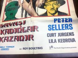 SAVAŞI KADINLAR KAZANIR (Soft Beds, Hard Battles), 1974, ORİJİNAL SİNEMA FİLM AFİŞİ / POSTERİ, - BÜYÜK BOY - ORİJİNAL - 100 X 68 cm EBADINDA - Original Turkish Big Size Movie Poster - Roy Boulting, Peter Sellers, Lila Kedrova, Curd Jürgens, Béatrice Romand, Jenny Hanley, Gabriella Licudi, Françoise Pascal