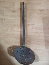 RF53----ANTİKA DEMİR YEMEK KEPÇESİ