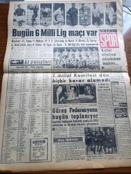 Vatan Gazetesi - 2 Eylül 1961 - Yeni Türkiye Partili Profesör Aydın Yalçın Nezarete Alındı - Sovyetler Bir Atom Bombası Patlattılar - Milli Birlik Komitesi Siyasi Partilere Dün Bir İkazda Bulundu - Tarafsızlar Konferansı Tito Tarafından Açıldı - Cumhuriyet Halk Partisi Dış Politika Görüşünü Açıkladı - Kemal Tahir'in Romanı Yorgun Savaşçı Yazı Dizisi - Necati Cumalı Köşe Yazısı - Yeni Şehir Hattı Gemileri - Amerikan Başkanı Kennedy Sovyet Kararının Atomik Olduğunu Söyledi - Cezayir'de Müslüman Ve Fransız Yerliler Çarpıştılar - Oktay Akbal Köşe Yazısı - Rüzgar Baba Çizgi Roman Guy Bara - Hoş Memo Karikatür - Venedik Film Festivali - Rusya Avrupa Cephesinde Atom Silahı Kullanmayacak - Dünya Nelere Gülüyor Karikatür - Noyan Amca Dert Dinliyor - Bugün 6 Milli Lig Maçı Var - At Yarışları - Güreş Federasyonu Bugün Toplanıyor - Beşiktaş Taksim Maçına Hazırlanıyor - Kasımpaşa'dan Galatasaray'a Geçen Ali İhsan İçin Federasyon Karar Verecek - Mithatpaşa Stadı - 19 Mayıs Stadı - Galatasaray Takımı