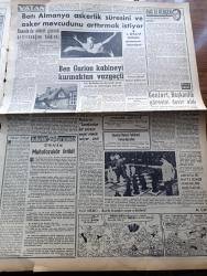 Vatan Gazetesi - 9 Eylül 1961 - Devlet Başkanı Cemal Gürsel Parkta Hakları Sohbet Etti - Memurların Tarafsızlığı İçin Tebliğ Yayınlandı - Profesör Doktor Yavuz Abadan Köşe Yazısı - Mümtaz Tarhan Beraat Etti - Rusların Sergisine İzin Yok - Sabotajcıların Sabık Demokrat Partili Olduğu Anlaşıldı - Cumhuriyet Halk Partisi 38 Yaşında - Sendikalı İşçilere Baskı Yapılıyormuş - Gavurdağlı Fatma Serhan'ın Romanı Yazı Dizisi - Milliyet Sosyal Güvenlik Kongresi 23 Eylül'de Toplanıyor - Gangster Nefreti Yazan Necati Cumalı Köşe Yazısı - Paul Rotha'nın Hitler'i - Rüzgar Çelebi Çizen Guy Bara - Batı Almanya Askerlik Süresini Ve Asker Mevcudunu Arttırmak İstiyor - Oktay Akbal Köşe Yazısı - İsrail'de Ben Gurion Kabineyi Kurmaktan Vazgeçti - Dünya Nelere Gülüyor Karikatür - Cezayir'in 40 Temmuz İhtilâli - Doludizgin Samim Kocagöz'ün Romanı Yazı Dizisi - Noyan Amca Dert Dinliyor - Vita Yağ - Opon Ağrı Kesici - Demirspor Karagümrük İle Mithatpaşa Stadında Karşılaşacak - Fenerbahçeli Tuncer Kabaner