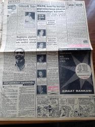 Vatan Gazetesi - 30 Mart 1961 - Profesör Doktor Yavuz Abadan Köşe Yazısı - Devlet Başkanı Cemal Gürsel Dün 147'ler Heyetini Kabul Etti - Vali Ve Belediye Reisi Refik Tulga Kuyruklardan Mektup Aldı - Ulaştırma Bakanı Orhan Mersinli'nin Açıklaması - Radyolarda Her Parti 10 Dakika Konuşacak - İçişleri Bakanı Nasır Zeytinoğlu Diyarbakır'da - Elizabeth Taylor Hollywood'a Döndü - Hacettepe Hastanesi Dün Yeniden Hizmete Girdi - Aziz Nesin'in Romanı Kağnı Gölgesindeki İt Yazı Dizisi - Bazı Semtler İçin Dolmuş Tarifesi Tesbit Edildi - Ayla Erduran Ve Francesco Mander - SEATO Laos'ta  Barışçı Gayretler Boşa Çıkarsa Müdahaleye Kararlı - İtalya'da Grevler Genişliyor - Oktay Akbal Köşe Yazısı - Amerika'daki Şahsiyetli Türk Tankut Akalın - Clark Gable'in Oğlu Babasının Öldüğü Klinikte Doğdu - Taş Devri Çizen Mıstık - Stiv Roper Çizgi Roman - Ton Ton Agah Çizgi Roman Sade Yalçın - Fenerbahçe AEK Berabere Kaldı - Modaspor Kulübünün Arazisi Beden Terbiyesine Verildi - İstanbul Kız Lisesi Şampiyon