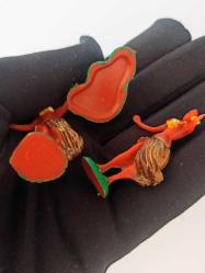 Vintage Hawaii Hula Kızları ve Ukulele çalan mini figürler Hong Kong 1960 lar El Boyama