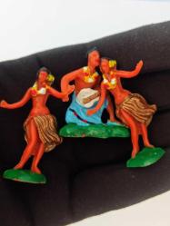 Vintage Hawaii Hula Kızları ve Ukulele çalan mini figürler Hong Kong 1960 lar El Boyama