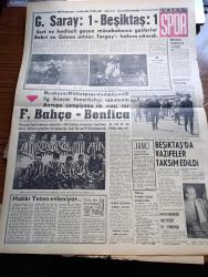 Vatan Gazetesi - 8 Haziran 1962 - İhsan Gürsan Da Adalet Partisinden İstifa Etti - Şevket Süreyya Aydemir Köşe Yazısı - Vatan Gazetesinin İlk Hediye Çekilişini Genç Neslin Sevilen Takdimcisi Erkan Yolaç Takdim Edecek - Türk Hava Yollarının Uçakları Bitlendi - Amerika Komünist Ülkelere Yapılan Yardımı Kesiyor - Almanlara Silah Satışı Görüşmeleri Dün Başladı - İsmet İnönü Yeni Bir Varlık Vergisi Çıkacağı Yalan - Profesörlerin Siyasetten Uzak Kalması İstendi - Burhan Arpad Köşe Yazısı - Chapman Raporu Yazan İrving Wallas Yazı Dizisi - 200 Hamal Vilayet Önünde Protesto Gösterisi Yaptı - Yanlış Yorum Yazan Sami Kocagöz - Franco Ayinlerin Radyo İle Yayınını Yasakladı - Kale Tavas'ın Dramı Devam Eder Yazan Kemal Bilbaşar - Kulüp Film'in 1962 Harikası Kurşun Yağmuru - Eşref Kolçak - Ahmet Tarık Tekçe - İngiltere'de Ara Seçimi İşçi Partisi Kazandı - Üç Perdelik Cinayet Yazan Agatha Christie Çeviren Ülkü Tamer - Fenerbahçe Takımı Avrupa Şampiyonu Benfica İle Karşılaşıyor - Hakkı Yeten Evleniyor