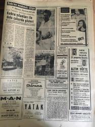 HÜRRİYET GAZETESİ  27 OCAK 1968 YIL :20 SAYI :7094---Önemli işaret kırmızı kiremitti --Kuzey Kutbunda Beyaz Ayılara Etiket Konacak --Kobra yılanları ile dolu çukurda  gösteri ---Galatasaray  A.Ordu Önünde ---Mister Yusuf Türklere Bir Kupa Kazandırdı ---Üçüncü sınıf rollerle çıkan Sevda Nur , kocamın önünden faydalanarak reklam yapmak istiyor ---G.Tepe Voyvodina maçı hazırlıklarına başladı ---Güreş Federasyonu Başkanlığına yine Uskan Getirildi ---Avusturyalı antrenör  Tandler  Galatasaray  diye diye öldü ---Casus Manukyan ın işbirliği yaptığı Sovyet diplomatı dün apar -topar Türkiye yi terk etti ---Seçim Kanunu Değişecek ----Kayseri inşa edilecek yeni şadırvanlarla süslenecek ---Manukyan  Türkiye aleyhinde gizli  bilgileri  koyduğu bu kayanın yanında  yakalandı --