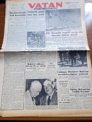 Vatan Gazetesi - 19 Temmuz 1954 - Ahmet Emin Yalman Köşe Yazısı - Cenevre'de Gergin Hava Biraz Azaldı - Altı Kanada Tepkili Uçağı Dün Törenle Teslim Alındı - Malatya Suikasti Davası 21 Ay Sürdü - Vatan Gazetesi Başyazarı Ahmet Emin Yalman'a Yapılan Suikastin Davası - Lübnan Dışişleri Bakanı Alfred Nakkaş Memleketimize Gelecek - Milli Eğitim Bakanı Celal Yardımcı'nı  Verdiği Beyanat - Denizde İsyan Yazan Herman Wouk Yazı Dizisi - Unkapanı Köprüsü De Bozuldu - Seçmen Kütükleri Ay Sonuna Kadar Tamamlanacak - McCarthy Hitler'e Benzetildi - İran Rus Notasına Sert Cevap Verdi - Türk Devriyeleri Suriye Topraklarına Girmiş - General Ali Fuat Cebesoy'un Siyasi Hatıraları Yazı Dizisi - Avrupalı Kralların Aylıkları - Tarsus Vapuru Yolcuları Havana'da Güzel Vakit Geçirdiler - Bu Yerin Ötesinde Yazan Cronin Yazı Dizisi - Uçan Otomobil İcad Edildi - Almanya Bugünün Sürprizi Ve Yarının Favori Takımıdır - Dünyanın En İyi On Futbolcusu - Yüzücü Doğan Şahin Yeni Türkiye Rekoru Kırdı - Fenerbahçe