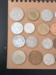 32 adet yabancı madeni para