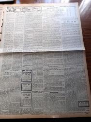 Vatan Gazetesi - 27 Mayıs 1950 - Spor Ve Gençlik Bayramı Gösterileri - Acemisi Olduğumuz Sanat Yazan Ahmet Emin Yalman - Hükümet Programı Son Şeklini Aldı - Büyük Millet Meclisinin Dünkü Toplantısı - Malatya Milletvekili İsmet İnönü Dün Yemin Etti -  Pasta Ve Şekerlemelerde Anilin Boyası Kullanılıyor - Belediyenin Florya'daki Tesisleri - İtham Eden Gözler Yazan Henry Bordeaux Yazı Dizisi - Üsküdar Türk Kolejinin Vereceği Temsil - Şehir Hatları Vapurları İlan Kabul Edecek - Radyo Telefon Telgraf Haberleri - Nihat Erim Ulus'taki Yazılarına Devam Ediyor - Mavi Gömleklilerin Berlin'e Akınları - Sovyetler İran'da 5 Millik Arazi İşgal Ettiler - Dolmabahçe Sarayı Adliye Olmalı Mı - Türkiye İran Milli Maçı Yarın Oynanıyor - Bir Kız Kendini Üçüncü Kattan Attı - Amerikan Başkanı Truman'ın Celal Bayar'ı Tebriki -  Kanuni Sultan Süleyman Yazan Feridun Fazıl Tülbentçi Yazı Dizisi - Okuyucu Şikayeti - Bulmaca - Jawa Çekoslovakya Motosikletleri - Tempo Kamyonetleri - Alman Herford Motorları