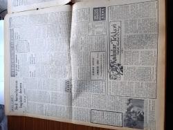 Vatan Gazetesi - 3 Temmuz 1953 - Meclis'te Askerî Yardım İçin Dün Görüşmeler Oldu - İtalyan Kabinesini De Gasperi Kuracak - Millet Partisi Hakkında Adli Tabikat Yapılıyor -  Raman Petrol Tankeri İstanbul'a Hareket Etti - Sebze Ve Meyveciler Mağlup Oluyorlar - 1953 Türkiye Güzellik Kraliçesi Ayten Akyol Taç Giydi - Amerika Güney Kore Görüşmesi Kesiliyor - Kraliçe 2. Elizabeth İrlanda'yı Ziyareti Protesto Edildi - Kadınlar Tekkesi Yazan Refik Halid Karay Yazı Dizisi -  Doğubank'ın Galata Şubesi Açıldı - İki Araba Vapuru Çarpıştı - 36 Eroinman Hastaneye Yatırıldı - Eskişehir Memleket Hastanesi Yapılıyor - Hoş Memo Karikatür - İsveç Hükümeti Naboland Davasını Protesto Ediyor - İstanbul Kapılarında Fethin Büyük Tarihi Romanı Yazan Feridun Fazıl Tülbentçi Yazı Dizisi - Uyanan Kıta Afrika Yazan Tunç Yalman - Yeni Bir Gün Doğacak Yazan Emmanuel Robles Yazı Dizisi - Doğu Berlin Ayaklanması Nasıl Başladı Nasıl Bastırıldı - Şoförler Arasındaki Futbol Maçı - Puro Tuvalet Sabunu