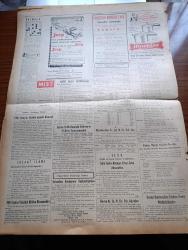 Vatan Gazetesi - 3 Temmuz 1953 - Meclis'te Askerî Yardım İçin Dün Görüşmeler Oldu - İtalyan Kabinesini De Gasperi Kuracak - Millet Partisi Hakkında Adli Tabikat Yapılıyor -  Raman Petrol Tankeri İstanbul'a Hareket Etti - Sebze Ve Meyveciler Mağlup Oluyorlar - 1953 Türkiye Güzellik Kraliçesi Ayten Akyol Taç Giydi - Amerika Güney Kore Görüşmesi Kesiliyor - Kraliçe 2. Elizabeth İrlanda'yı Ziyareti Protesto Edildi - Kadınlar Tekkesi Yazan Refik Halid Karay Yazı Dizisi -  Doğubank'ın Galata Şubesi Açıldı - İki Araba Vapuru Çarpıştı - 36 Eroinman Hastaneye Yatırıldı - Eskişehir Memleket Hastanesi Yapılıyor - Hoş Memo Karikatür - İsveç Hükümeti Naboland Davasını Protesto Ediyor - İstanbul Kapılarında Fethin Büyük Tarihi Romanı Yazan Feridun Fazıl Tülbentçi Yazı Dizisi - Uyanan Kıta Afrika Yazan Tunç Yalman - Yeni Bir Gün Doğacak Yazan Emmanuel Robles Yazı Dizisi - Doğu Berlin Ayaklanması Nasıl Başladı Nasıl Bastırıldı - Şoförler Arasındaki Futbol Maçı - Puro Tuvalet Sabunu