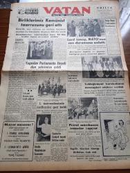 Vatan Gazetesi - 16 Mayıs 1953 - Ahmet Emin Yalman Köşe Yazısı - Birliklerimiz Kore'de Komünist Taarruzunu Geri Attı - Yugoslav Parlamento Heyeti Dün Şehrimize Geldi - Türkiye Yugoslavya Yunanistan Üçlü Paktı Pazartesi Günü Tasdik Edilecek - Lord İsmay NATO'nun Son Durumunu Anlattı - İstanbul Üniversitesinde İmtihanlar Geri Kaldı - Daktilo Şampiyonu Ece Alpay - Kadıköy Yeldeğirmeni Karakolunun Mensupları Adalete Verildi - Kadınlar Tekkesi Yazan Refik Halid Karay Yazı Dizisi - İnkılap Müzesi - Bektaşi Dedesi Ahmet Sırrı Dedenin 5 Sene Hapsi İstendi - Amerika'daki Müslümanlar Arasında Ramazan - Sait Faik Abasıyanık'la Bir Akşamüstü Yazan Oktay Akbal - Uyanan Kıta Afrika Yazan Tunç Yalman Yazı Dizisi - Amerika'da Müzik Festivali - Macera Bu Akşam Başlıyor Yazan Robert Collard Yazı Dizisi - Demirspor Galatasaray Maçı - Arjantin İngiltere Futbol Maçı - İkinci Çanakkale Kupası Maçları - Milli Güreşçi Yaşar Doğu'nun Güreşler Hakkında Sözleri - Luton Town Bugün Vefa İle Oynuyor - Gripin - Arı