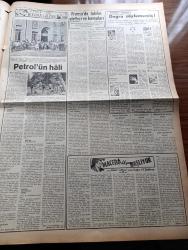 Vatan Gazetesi - 22 Mayıs 1953 - Ahmet Emin Yalman Köşe Yazısı - Birleşik Amerika İngiltere Ve Fransa Liderleri Buluşuyorlar - Gazi Yiğitbaşı İle Faik Erbaş Demokrat Parti'den Çıkarıldıklar - Ankara'da İbrahim Encen İsimli Bir Adam Öldü Ve Dirildi - Emniyet Müdürü Ahmet Tekelioğlu'nun Eroinle Mücadelesi - Tito Rus Yugoslav İhtilafı Devam Ediyor - Kadınlar Tekkesi Yazan Refik Halid Karay Yazı Dizisi - Hürriyet Mücadelesi Ve Demokrasi Yazan Tarık Zafer Tunaya - Paşabahçe Vapuru Adalara İşleyecek - Caddebostanı Açıklarında Kayalıklara İşaret Konacak - Dolmabahçe Havagazı Fabrikası Silahtarağa'ya Nakledilecek - Lütfi Kırdar İzmir Valisi Oluyor - Hoş Memo Karikatür - Uyanan Kıta Afrika Yazan Tunç Yalman Yazı Dizisi - İstanbul Kapılarında Fethin Büyük Tarihî Romanı Yazan Feridun Fazıl Tülbentçi Yazı Dizisi - Macera Bu Akşam Başlıyor Yazan Robert Collard Yazı Dizisi - Ankara Radyosunun Yeni Faaliyeti - Hac Yolu Adlı Bir Film Herkesi Hacı Yapıyor - Harpte Mussolini'ni Ve Churchill Mektuplaşmış