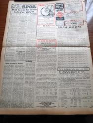 Vatan Gazetesi - 22 Mayıs 1953 - Ahmet Emin Yalman Köşe Yazısı - Birleşik Amerika İngiltere Ve Fransa Liderleri Buluşuyorlar - Gazi Yiğitbaşı İle Faik Erbaş Demokrat Parti'den Çıkarıldıklar - Ankara'da İbrahim Encen İsimli Bir Adam Öldü Ve Dirildi - Emniyet Müdürü Ahmet Tekelioğlu'nun Eroinle Mücadelesi - Tito Rus Yugoslav İhtilafı Devam Ediyor - Kadınlar Tekkesi Yazan Refik Halid Karay Yazı Dizisi - Hürriyet Mücadelesi Ve Demokrasi Yazan Tarık Zafer Tunaya - Paşabahçe Vapuru Adalara İşleyecek - Caddebostanı Açıklarında Kayalıklara İşaret Konacak - Dolmabahçe Havagazı Fabrikası Silahtarağa'ya Nakledilecek - Lütfi Kırdar İzmir Valisi Oluyor - Hoş Memo Karikatür - Uyanan Kıta Afrika Yazan Tunç Yalman Yazı Dizisi - İstanbul Kapılarında Fethin Büyük Tarihî Romanı Yazan Feridun Fazıl Tülbentçi Yazı Dizisi - Macera Bu Akşam Başlıyor Yazan Robert Collard Yazı Dizisi - Ankara Radyosunun Yeni Faaliyeti - Hac Yolu Adlı Bir Film Herkesi Hacı Yapıyor - Harpte Mussolini'ni Ve Churchill Mektuplaşmış