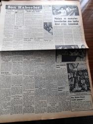 Vatan Gazetesi - 24 Mayıs 1953 - Ahmet Emin Yalman Köşe Yazısı - Rusya'da Yeniden Cezalar Verildi - İstanbul'un Elektrik Derdine Dair Demeç - Fransız Kabinesini Kurmaya Guy Mollet Davet Edildi - Amerikan Dışişleri Bakanı John Foster Dulles Yarın Geliyor - Cumhuriyet Halk Partisinin Tenkidine Karşı Demokrat Partililerin Görüşleri - Türkiye Turizm Kurumu Başkanı Lütfi Kırdar - Eski Başbakan Şemseddin Günaltay İktisadi Durumu Tenkid Etti - Kore Tugayımızın Son Savaşı - Tiyatroya Dair Tartışmalı Toplantı Yapıldı - Kraliçe Elizabeth Provalarda - Kadınlar Tekkesi Yazan Refik Halid Karay Yazı Dizisi - Banka Müdürü Olan İlk Kadın Bayan İclal - Atatürk Kız Lisesinde Meslek Seçim Günü - Altmışlık Kadın Kaçırıldı - İrlanda'da Mektup Bomba Patladı - Almanya Filipin Maçı - Amerikan Uçaklarının Menzili - Uyanan Kıta Afrika Yazan Tunç Yalman Yazı Dizisi - İstanbul Kapılarında Fethin Büyük Tarihî Romanı Yazan Feridun Fazıl Tülbentçi Yazı Dizisi - Tiyatrolar Sinemalar Programı - Nüzhet Keyder