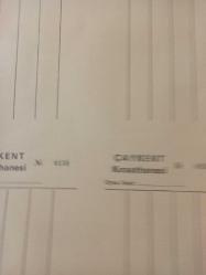 31 Ocak 1984 - Karate öğretiyoruz - Ayak ile atak öne tekme (Mae-Gerij) - Önce bacak dizden kırılarak oldukça yükseğe kaldırılır - Ayak parmakları üzerinde ayak gerilerek ileri uzatılır - Gazete haberi - Tek Yaprak Arkalı Önlüdür