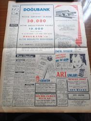 Vatan Gazetesi - 7 Eylül 1954 - Ahmet Emin Yalman Köşe Yazısı - Celal Bayar'a Saray Bosna'da Tezahürat Yapıldı - Kıbrıs'ta Türk Hakları Müdafaa Edilecek - Erzurum Tatbikatında Atom Kullanıldı - Korgeneral Selahattin Selışık 18. Kolordu Kumandanı Oldu -  Meriç Köprüsünün Temeli Dün Atıldı - Halk Oyunlarının Provaları Başladı - Denizcilik Bankasında Bir İşçi İhtilafı - Mahkemelerin Tatili Bitti - Bu Toprak Uyanacaktır Yazan Muzaffer Buyrukçu Yazı Dizisi - Adaları Güzelleştirmek İçin Kararlar - Amerika'da Rusya'yı Protesto Etti - Selçuk Vapuruna Beyrut'ta Haciz Kondu - 30 Saat İp Üzerinde Kalan Cambaz Ricardo Schneider - Hoş Memo Karikatür - Paris Müzik Festivalinde Bir Türk Bestesi Ahmed Adnan Saygun'un Yaylı Sazlar Kuarteti - Kleopatra Yazan Emil Ludwig Yazı Dizisi - Bu Yerin Ötesinde Yazan Cronin Yazı Dizisi - Kızılların Cinayet Şebekesi 5 Yazı Dizisi - Atlama Ve Dalma Şampiyonu Sammy Lee Geliyor - Neriman Köksal Puro Tuvalet Sabunu Kullanıyorum Diyor - Havagücü Futbol Takımı