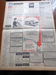 Vatan Gazetesi - 3 Eylül 1954 - Yeni Türk Ordusu Yazan Ahmet Emin Yalman Köşe Yazısı - Cumhurbaşkanı Celal Bayar Dün Belgrad'a Vardı - Irak Veliahdı Abdulillah Geldi - Kıbrıs Komitesi Patrik Athenagoras'a Bir Mektup Gönderdi - Kıbrıs Türktür Komitesi - Profesör Bülent Nuri Esen Üniversite Endişe İçinde Dedi- İstanbul Radyosuna Yeni Tayinler Oldu Münir Nurettin Selçuk da Bunların Arasında - Mehterbaşı Hasan Tahsin'in Cenazesi İstanbul'a Getiriliyor - Almanya'nın NATO'ya Alınmasına Çalışılıyor - Yesari Asım Arsoy - İngiliz İran Petrol Anlaşması  Yazan İlhami Masar - Bu Toprak Uyanacaktır Yazan Muzaffer Buyrukçu Yazı Dizisi - Guatemala'da Armas Diktatör Oldu - Mısır Komünizme Muhalif - Askerî Müze İstanbul'da Kaldı - Dünyanın En Büyük Bronz Heykeli - Hoş Memo Karikatür - Ses Hızını Aşan Deniz Uçağı - Dünyanın En Zengin Kadını Barbara Hutton - Kleopatra Yazan Emil Ludwig Yazı Dizisi - Sefalet İçinde Ölen Büyük Fransız Ressamı Degas -  Kızılların Cinayet Şebekesi 2 Yazı Dizisi -Belgin Doruk