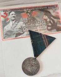 İKİNCİ DÜNYA SAVAŞI ALMANYA NAZİ ASKERİ GÜMÜŞ KAPLAMA MADALYA  VE HATIRA KOLEKSİYONLUK HİTLER GÖRSELLİ  PARA..