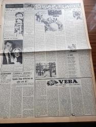 Vatan Gazetesi - 8 Aralık 1953 - Ahmet Emin Yalman Köşe Yazısı - Atom'un Sır Perdesi Bugün Aralanıyor - Irak Gazetesi El Ceride Küstahlık Ediyor - Galatasaray Fenerbahçe Maçı Biletleri Karaborsada - Tahran'da Yine Karışıklık Oldu - Orman Kanunu Mecliste - Tıp Fakültesi Talebe Cemiyeti Kongresi Yapıldı - Yeşil Gözlü Soledad Yazan Greta Granor Yazı Dizisi - İETT Genel Müdürü Kamuran Görgün - Arap İsrail Görüşmeleri İçin Temaslar Yapılıyor - Tanınmış İngiliz Piyanisti Noel Newton Wood Öldü - Ortadoğu'nun En Mühim Ümidi Türkiye - Afrika'da 4 Ay Yazan Tunç Yalman Yazı Dizisi - Roma'da Öpüşmek Yasak - Caniler Yatağı Filmi Alkazar Sinemasında - Çocuk Köşesi - Veba Yazan Albert Camus Yazı Dizisi - Atatürk Kır Koşusu - San Remo Beynelmilel Basketbol Turnuvası - Fenerbahçe İstanbulspor Maçı Tehir Edildi - Çin Başbakanı Şu En Lai Tehdit Ediyor - Fransa Cumhurbaşkanı Seçimi Televizyonda Verilecek - Romancı Paul Vialar İstanbul'da - Good Year Lastikleri - Arı Bisküvileri - Bulmaca