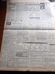 Vatan Gazetesi - 12 Mayıs 1962 - Cumhurbaşkanı Cemal Gürsel Yakında Af Çıkacak Dedi - Liderler Cemal Gürsel'i Aracı Tayin Etti - Amerikan Yazar Sidney Clark Türkiye Propaganda Yapamıyor - Beyoğlu'nda 965 Bina Yıktırılacak - Türk İş Temsilcileri Basın Toplantısında - CHP'li 63 Mebus'un Affa Karşı Önergesi geniş Tepki Yarattı - Ortadoğu Üniversitesi Sitesinin Temelini Atan Cemal Gürsel - Milli Türk Talebe Birliği'nde Yolsuzluklar Yapıldığı Öne Sürüldü - Şemsettin Arif Mardin Bükreş Büyükelçisi Oldu - Mahkum kanun Yazan İhsan Ada Yazı Dizisi - Çağlayanlı Vadi Mustafa Necati Sepetçioğlu Yazı Dizisi - 1747'den  Günümüze Kadar Ordu Ve Politika Yazan Nizamettin Nazif Tepedenlioğlu Yazı Dizisi - Fidel Castro'nun Esiri Güzel Bacaklı Tıny Paris'i Fethediyor - Açlık Grevi Yapan 86 Genç Tevkif Edildi - Uzak Doğu'da Yıldızlar Rekabeti - Galatasaray 2 Stoke City 0 - Osvaldo Kupasını Brezilya Aldı - Beşiktaş Divan Heyeti Reisi Enver Balkan - Milli Takım Dün Açıklandı - Mithatpaşa Stadında - Alsancak