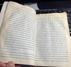 ÇANAKKALE SOLAN HAYALLER - JOHN NORTH - NOKTA KİTAP 2. BASKI 2012 - GELİBOLU'DA HİZMET ETME TALİHİNE ERİŞEN HERKESE... - DİKKAT KİTAPTA OKUMAYA ENGEL OLMAMAKLA BİRLİKTE RUTUBET İZLERİ VARDIR FOTOĞRAFLARI DİKKATLİCE İNCELEMENİZİ RİCA EDERİM