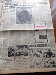 Vatan Gazetesi - 1 Haziran 1962 - Milli Cephe Hükümeti Tılsımı - Buhran Başladı Adalet Partisi Karışık - Başkan Cemal Gürsel Böyle Giderse Ben De İstifa Ederim Diyor - Genelkurmay Başkanı Orgeneral Cevdet Sunay İçimizdeki Karın Ağrısından Kurtulalım Diyor - Başbakan İsmet İnönü'nün İstifa Mektubu - Komünizm Propagandası Yaptığı Sebebiyle Yargılanan Lamia İren - Osman Bölükbaşı Cumhuriyetçi Köylü Millet Partisi'nden İstifa Etti - Füzelerimiz Birinci Oldu - Ekmeğe Zam Meselesi Yeniden Çıkmaza Girdi - Rüzgar Çelebi Çizen Guy Bara - Ünlü Fransız Sinema Sanatçısı Marie Bell İstanbul'a Geliyor - İsmet Paşa Çekilse Yazan Necdet Semizoğlu - Amerika'daki Son Buhranın Asıl Sebebi Çelik Sanayii Mi - Seylan Da Batılılara Ait Petrol Tesislerine El Koydu - Ev Kadın Moda - Üç Perdelik Cinayet Yazan Agatha Christie Yazı Dizisi - Galatasaray 3 Karagümrük 2 - Mithatpaşa Stadı - Beşiktaş Karıştı - Fenerbahçeli Eski Futbolcu Fikret Kırcan Aniden Hastalandı - Dünya Kupası Maçları Neticesi - Feriköyspor