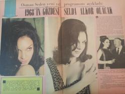 Pazar Haftalık Aktüalite Sinema Tiyatro Müzik ve Magazin Dergisi - 11 Kasım 1967 - Sayı:581 - Selda Alkor - Osman Seden Yeni Yıl Programını Açıkladı: 1968'in Gözdesi Olacak - POP Sabun Reklamı - İrfan Ünal - Ertem Eğilmez - Semiramis Pekkan - Filiz Akın - Kenan Kurt - Kartal Tibet - Zeynep Aksu - Semiramis Pekkan - Metin Erksan Filmin Çekimini Bırakınca Evdeki Hesap Çarşıya Uymadı - Türkan Şoray - Ediz Hun - Sema Özcan Aşkı Sona Erdi - Caniler Kralı Cinsiyet Değiştirdi - Dişi Killing Gülgün Erdem - Hanımların Köşesi - Yıldız Falınız - İzzet Günay: Artık Eski Huzuruma Kavuştum diyor - Aysel Tanju İki Yıl Sonra Yuvaya Döndü fotoğraf ve haberi - Tam Takım Dergi