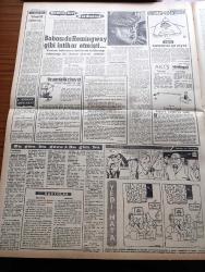 Vatan Gazetesi - 25 Nisan 1962 - Adalet Partisi'nin Kararı - Koalisyon Kurtuldu - Şevket Süreyya Aydemir Köşe Yazısı - Özel Af Çıkıyor - Amerikan Başkanı Kennedy Nükleer Denemeye Başlamak İçin Emir Verdi - Şehrin En Güzel Çocuğu Figen Küçenoğlu Seçildi - 147'lerin Tamamı Da Eski Görevlerine Dönüyorlar - İstanbul Üniversitesi Rektörü Sami Sıddık Onar - Fakir Baykurt'un Romanından Çevrilen Yılanların Öcü Filmine Gençlik Ve Halk El Ele Sahip Çıktı - Lefkoşe'de İki Türk Gazeteci Katledildi - Turgut Özatay Ve Gazanfer Özcan Fotoğraf - Çağlayanlı Vadi Yazan Mustafa Necati Sepetçioğlu Yazı Dizisi - 1747 den Günümüze Kadar Ordu Ve Politika Yazan Nizamettin Nazif Tepedenlioğlu - İstanbul'da İkinci Bir Hal Kurulacak - Babası Da Ernest Hemingway Gibi İntihar Etmişti - Milliler Beşiktaş'ı 2 0 Yendi - İtalya'daki Spor Gazeteleri Can Bartu'yu Methediyor - Palermo'nin Yeni Maçları - Pele 248 Puanla Birinci - İtalya'nın En Gözde Futbolcusu Rivera