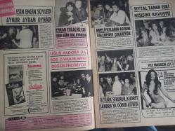 Pazar Haftalık Aktüalite Sinema Tiyatro Müzik ve Magazin Dergisi - 30 Aralık 1976 - Sayı:1058 - Seher Şeniz - Tülay Karaca - Esin Engin söyledi Aynur Aydan oynadı - Erkan Yolaç ve eşi her gün balayında - Uğur Akdora da boş zamanlarını değerlendiriyor - Yavuz Kartal - Melek Görgün - Seyyal Taner eski neşesine kavuştu - Öztürk Serengil, Kudret Şandra'ya göbek attırdı - Yılmaz Güney - Semra Özdamar - Hakan Balamir - Aytaç Arman - Müjde Ar'ın yıldızı parladı - Fikret Hakan - Ayhan Işık - Kartal Tibet - Sansür bütün yıl sinemaya korku saçtı - Nebahat Çehre - Yavuz Demir - İsmet Kasapoğlu - Emel Sayın - Arzu Okay - Meral Orhonsay - Fatma Girik dişi hamlet - Selma Güneri - Sadri Alışık - Gönül Yazar - Türkan Şoray - Yılmaz Güney - Hülya Koçyiğit - Cüneyt Arkın - Ajda Pekkan on yıl sonra Yeşilçam'da - Marisa Mell, Sadri Alışık'la oynayacak - Safa Önal - Prenses Banu fotoğraflı Pazar 1977 Takvimi Posteri - Dansöz Gamze Öz dışarda kazanıp Türkiye'de yiyor - Figen Han - Tam Takım Dergi