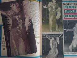 Pazar Haftalık Aktüalite Sinema Tiyatro Müzik ve Magazin Dergisi - 23 Ekim 1970 - Sayı:735 - Sevim Emre Yeşilçam'a iyice küstü - Aynur Akarsu, Yıldırım Gencer örnek çift oldular - Sadri Alışık'ı boyalı yamyamlar Afrika'ya yolcu etti - Yılmaz Güney dert yandı - Mahmut Tezcan yeni eşi üzerinde iddialı - Müşerref Tezcan - Menderes Utku - Filiz Akın'a şarkıcılık çok yakıştı - Persil Deterjan Reklamı - Raquel Welch - Ursula Andress - Dişilerin En Dişisi! - Peri Han - Güner sümer - Selda Alkor - Ayşecik Pamuk Prenses oldu - Zeynep Değirmencioğlu - Suna Selen - Salih Güney - Nuran Aksoy'un albümünden - Seher Şeniz, Feri Cansel ile savaşıyor fotoğraf ve haberi - Tam Takım Dergi