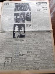 Vatan Gazetesi - 1 Aralık 1953 - Ahmet Emin Yalman Köşe Yazısı - Sudan Mısır İle Birleşecek -  Pakistan Devlet Reisi Gulam Muhammed İslamiyet'e Ne Zarar Geldi İse Yobazlardan Gelmiştir Dedi -  Eisenhower John Foster Dulles İle Rus Notasını Müzakere Etti - Yaman Egeli Anıldı - Amerika'da McCarthy Cumhurbaşkanı Olmak İstiyor - Winston Churchill 80 Yaşına Girdi - Kızılların Kore Hakkında Yeni Teklifi - Amerika Ayda 1000 Uçak İmal Ediyor - Yeşil Gözlü Soledad Yazan Greta Granor Yazı Dizisi - Paris Cinayet Mahkemesinde Mühim Bir Dava Yazan Mehmet Ali Sebük - Güney Asya İçin Komünist Planı - Kızıl Propagandacı Mehmet Avcı Mahkum Oldu - Afrika'da 4 Ay Yazan Tunç Yalman Yazı Dizisi - Kılıçali Hamamı Yazan Adnan Veli Yazı Dizisi - Çocuk Köşesi - Veba Yazan Albert Camus Yazı Dizisi - Müstahzar İlaç Darlığı Başlıyor - İngiltere Uganda Kralını Azletti - Hind Devlet Adamı Sir Benegal Rau Dün Öldü - Avrupa Birliği Semineri - Star Traş Bıçağı - Royal Lastikleri - Bulmaca - Niki Nefes Tüpü - Semerkant