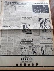 Vatan Gazetesi - 2 Aralık 1953 - Erim'lerin Pususu Yazan Ahmet Emin Yalman Köşe Yazısı - Maliye Bakanı Hasan Polatkan 1954 Yılı Bütçesi Esaslarını Anlattı - Ahmet Emin Yalman'a Suikast Davasına Bugün Devam Edilecek - Pakistan Devlet Başkanı Gulam Muhammed Gitti - Problemler Kulüp - Demokrat Parti Meclis Grubunda Başbakan Adnan Menderes İzahat Verdi - Verem Mütehassısı Profesör F. Heaf Demeçte Bulundu - Başbakan Adnan Menderes Bir Amerikan Dergisine Beyanat Verdi - Yeni Patrikhane Binası Fener'de Yapılacak - Hukuk Fakültesi Talebe Cemiyeti Kongresi Yapıldı - Yeşil Gözlü Soledad Yazan Greta Granor Yazı Dizisi - Baruthane'de Yeni Bir Şehir Kuruluyor - Samsun Vapuru Havuzdan Çıktı - Maraş'ta Bir Dokuma Fabrikası Kurulacak - Amerikan Yardımının %90 Kesilmesi İstendi - Filarmoni Konseri - Mozart - Beethoven - Denizaltıları Kurtarmak İçin Yeni Bir Çan İcad Edildi - Kılıçali Hamamı Yazan Adnan Veli Yazı Dizisi - Fransızlar Film Sansürü Hakkında Ne Düşünüyor - Sinema Tenkidleri  Atilla İlhan