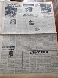 Vatan Gazetesi - 2 Aralık 1953 - Erim'lerin Pususu Yazan Ahmet Emin Yalman Köşe Yazısı - Maliye Bakanı Hasan Polatkan 1954 Yılı Bütçesi Esaslarını Anlattı - Ahmet Emin Yalman'a Suikast Davasına Bugün Devam Edilecek - Pakistan Devlet Başkanı Gulam Muhammed Gitti - Problemler Kulüp - Demokrat Parti Meclis Grubunda Başbakan Adnan Menderes İzahat Verdi - Verem Mütehassısı Profesör F. Heaf Demeçte Bulundu - Başbakan Adnan Menderes Bir Amerikan Dergisine Beyanat Verdi - Yeni Patrikhane Binası Fener'de Yapılacak - Hukuk Fakültesi Talebe Cemiyeti Kongresi Yapıldı - Yeşil Gözlü Soledad Yazan Greta Granor Yazı Dizisi - Baruthane'de Yeni Bir Şehir Kuruluyor - Samsun Vapuru Havuzdan Çıktı - Maraş'ta Bir Dokuma Fabrikası Kurulacak - Amerikan Yardımının %90 Kesilmesi İstendi - Filarmoni Konseri - Mozart - Beethoven - Denizaltıları Kurtarmak İçin Yeni Bir Çan İcad Edildi - Kılıçali Hamamı Yazan Adnan Veli Yazı Dizisi - Fransızlar Film Sansürü Hakkında Ne Düşünüyor - Sinema Tenkidleri  Atilla İlhan