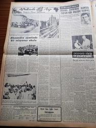 Vatan Gazetesi - 3 Aralık 1953 - Ahmet Emin Yalman Köşe Yazısı - Ticaret Bakanlığı Yeni Faaliyete Hazırlanıyor - Ahmet Emin Yalman'a Suikast Duruşmasına Dün De Devam Edildi - Necip Fazıl Kısakürek'in Mısır'daki İhvanı Muslimin Cemiyeti İle İlişkisi Olduğu Tespit Edildi - Cevat Rifat Atılhan Tahliye Oldu - İnsan Hakları Haftası Başladı - Ney Üstadı Süleyman Erguner Öldü - İngiltere'de 1 Milyon İşçi Grev Halinde - Yeşil Gözlü Soledad Yazan Greta Granor Yazı Dizisi - Tekel Genel Müdürlüğünde Bir Yolsuzluk Meydana Çıkarıldı - Veba Yazan Albert Camus Yazı Dizisi - Siyasal Bilgiler Fakültesinin Yıldönümü - Amme İdaresi Enstitüsü - Hoş Memo Karikatür - Londra'da Bir Cami Yaptırılacak - Beria'nın Adı Sovyet Ansiklopedisinden Çıkarıldı - Sigara Zifirinde Kanser Yapan Bir Madde Varmış - Çarşaf Giyenler - Afrika'da 4 Ay Yazan Tunç Yalman Yazı Dizisi - Vefa Beykoz'u Dün 4 1 Mağlup Etti - Şehir Tiyatrosunda Semerkant'ta Oyunu - Gripin - Beden Terbiyesi Genel Müdürlüğü Lağvediliyor - Çeşit Mağazası