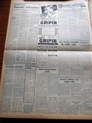 Vatan Gazetesi - 1 Kasım 1953 - Meclis'in Mesuliyeti Yazan Ahmet Emin Yalman Köşe Yazısı - Celal Bayar'ın Amerika Seyahati Büyük Alaka Uyandırdı - Kasım Gülek Dün Beyanatta Bulundu - Cumhuriyet Halk Parti'lilerin Dövülmesi Hadisesi - Amerika Japonya'yı Silahlandıracak - Doğu Berlin'deki Kaynaşma - Millet Meclisi Celal Bayar'ın Nutku İle Bugün Açılıyor - Büyük Bir Eroin Şebekesi Meydana Çıkarıldı - İstanbul Üniversitesi Talebe Birliği Beyanname Yayınladı - Edinburg Dükü Kral Naibi Oluyor - Yeşil Gözlü Soledad Yazan Greta Granor Yazı Dizisi - Arap Harflerinden Türk Harflerine Yazan İhsan Ada - 10 Kasım Töreni İçin Hazırlıklar Devam Ediyor - İstanbul Liselilerin Lokali Açıldı - İran İngiltere İle Anlaşmaya Hazır - Eski Mısır Kralı Faruk Düelloya Davet Edildi - Veba Yazan Albert Camus Yazı Dizisi - İstanbul Kapılarında Fethin Büyük Tarihî Romanı Yazan Feridun Fazıl Tülbentçi Yazı Dizisi - Gripin - Kısa İlanlar - İstanbul Ankara İzmir Radyosu Programı - 1953 1954 Öğrenim Yılı - Ali Sipahi