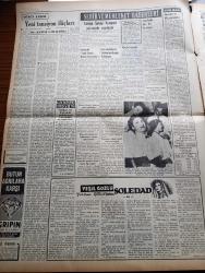 Vatan Gazetesi - 2 Kasım 1953 - Meclis Celal Bayar'ın Mühim Bir Nutku İle Dün Açıldı - Meclis Fevkalade Bir Gün Geçirdi - Ahmet Emin Yalman Köşe Yazısı - Trieste Polisine Hazırol Emri Verildi - Cumhurbaşkanı 3,5 İcraatın 950 Öncesiyle Mukayeseli Tablosunu Yaptı - Koreli Esirler İzahatı Dinlemekten Vazgeçtiler - İstanbul Üniversitesinde İki Törenle Bugün Derslere Başlanıyor - Fenerbahçe Adalet Maçında Adalet Kalecisi Erdoğan'ın Kurtarışı Fotoğraf - Yeşil Gözlü Soledad Yazan Greta Granor Yazı Dizisi - Türkiye Terziler Federasyonu Kuruluyor - Dokunulmazlıklarının Kaldırılması İstenen Milletvekilleri - Harf İnkılabının Yıldönümü Bugün Kutlanıyor - Ermenice Yogovurt İsimli Bir Gazete Çıkmaya Başladı - Toynbee Atatürk'ü Övüyor - Yeni Sabah Gazetesinde Provakatif Yazılar - Rauf Onursal CHP'nin Kapatılmasını İstedi - Milli Güreş Takımı Final Seçmesi - Rita Caruso'nun Hayat Macerası Yazı Dizisi Esin Talu Yazı Dizisi - Veba Yazan Albert Camus Yazı Dizisi - Atlet Emil Zatopek'ten İki Dünya Rekoru