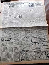 Vatan Gazetesi - 2 Kasım 1953 - Meclis Celal Bayar'ın Mühim Bir Nutku İle Dün Açıldı - Meclis Fevkalade Bir Gün Geçirdi - Ahmet Emin Yalman Köşe Yazısı - Trieste Polisine Hazırol Emri Verildi - Cumhurbaşkanı 3,5 İcraatın 950 Öncesiyle Mukayeseli Tablosunu Yaptı - Koreli Esirler İzahatı Dinlemekten Vazgeçtiler - İstanbul Üniversitesinde İki Törenle Bugün Derslere Başlanıyor - Fenerbahçe Adalet Maçında Adalet Kalecisi Erdoğan'ın Kurtarışı Fotoğraf - Yeşil Gözlü Soledad Yazan Greta Granor Yazı Dizisi - Türkiye Terziler Federasyonu Kuruluyor - Dokunulmazlıklarının Kaldırılması İstenen Milletvekilleri - Harf İnkılabının Yıldönümü Bugün Kutlanıyor - Ermenice Yogovurt İsimli Bir Gazete Çıkmaya Başladı - Toynbee Atatürk'ü Övüyor - Yeni Sabah Gazetesinde Provakatif Yazılar - Rauf Onursal CHP'nin Kapatılmasını İstedi - Milli Güreş Takımı Final Seçmesi - Rita Caruso'nun Hayat Macerası Yazı Dizisi Esin Talu Yazı Dizisi - Veba Yazan Albert Camus Yazı Dizisi - Atlet Emil Zatopek'ten İki Dünya Rekoru