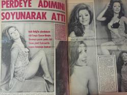 Pazar Haftalık Aktüalite Sinema Tiyatro Müzik ve Magazin Dergisi - 24 Aralık 1971 - Sayı:796 - Feri Cansel - Müşerref Tezcan - Halit Refiğ - Gül Temer - Seher Şeniz oryantal da karar kıldı - Bir Çılgın Rakkase - Kudret Şandra dans öğrettiği Yeşilçam'ın ünlülerini anlatıyor - Filiz Akın - Leyla Sayar - Hülya Koçyiğit - Ajda Pekkan - Necdet Tosun - Tulin Özek - Fatma Girik - Sevda Ferdağ - Aksu Battaniye Reklamı - Müşerref Tezcan'ın yüzü güldü - Zeki Müren kaç kılığa girdiler? - Mualla Kaynak - Zeki Müren - Nedret Güvenç - Jean M. Ayral - Aşk İyice Alevlendi - Sevim Tuna - Sevda Ferdağ - Fikret Hakan ve Hümeyra yeni evlerinde - ''AFACAN'' Londra'da film çevirecek - Pay İç Çamaşırı Reklamı - Hülya Koçyiğit - Fatma Girik - Zeki Müren - Rüştü Asyalı - Sami Hazinses - Selda Alkor - Münir Özkul - Oya Peri - Gülgün Erdem - Tufan Giray - Atıf Kaptan - Tülin Örsek - Serdar Gökhan - Göksel Arsoy - Erdem Siyavuşgil fotoğraf ve haberi - Tam Takım Dergi