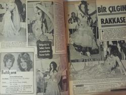 Pazar Haftalık Aktüalite Sinema Tiyatro Müzik ve Magazin Dergisi - 24 Aralık 1971 - Sayı:796 - Feri Cansel - Müşerref Tezcan - Halit Refiğ - Gül Temer - Seher Şeniz oryantal da karar kıldı - Bir Çılgın Rakkase - Kudret Şandra dans öğrettiği Yeşilçam'ın ünlülerini anlatıyor - Filiz Akın - Leyla Sayar - Hülya Koçyiğit - Ajda Pekkan - Necdet Tosun - Tulin Özek - Fatma Girik - Sevda Ferdağ - Aksu Battaniye Reklamı - Müşerref Tezcan'ın yüzü güldü - Zeki Müren kaç kılığa girdiler? - Mualla Kaynak - Zeki Müren - Nedret Güvenç - Jean M. Ayral - Aşk İyice Alevlendi - Sevim Tuna - Sevda Ferdağ - Fikret Hakan ve Hümeyra yeni evlerinde - ''AFACAN'' Londra'da film çevirecek - Pay İç Çamaşırı Reklamı - Hülya Koçyiğit - Fatma Girik - Zeki Müren - Rüştü Asyalı - Sami Hazinses - Selda Alkor - Münir Özkul - Oya Peri - Gülgün Erdem - Tufan Giray - Atıf Kaptan - Tülin Örsek - Serdar Gökhan - Göksel Arsoy - Erdem Siyavuşgil fotoğraf ve haberi - Tam Takım Dergi