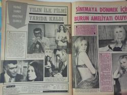 Pazar Haftalık Aktüalite Sinema Tiyatro Müzik ve Magazin Dergisi - 21 Ocak 1972 - Sayı:800 - Arzu Okay - Sevim Emre - Yıldız Kenter'in kızı Leyla Kenter ikinci filmini de çevirdi - Yıldırım Önal - Cüneyt Arkın - Melek Görgün ''Kara Kış'' a soyunarak meydan okudu - Doctor Renaud Losyon Reklamı - Arzu Okay da aşkını açıkladı - Yusuf Tuna - Ünsal Emre - Emel Sayın - Metin Erksan - Serdar Gökhan - Tarık Akan - Müfit Noyan - Levent Çakır - Gül Tener - Yeşim Tan - Beyza Başar - Ender Doruk - Meral Zeren - Müşerref Tezcan - Semra Karaca - Leyla Kenter - Bahar Erdeniz - Ceyda Karahan - Zeynep Değirmencioğlu - Memduh Ün - Muhterem Nur - İzzet Günay Kaç Kılığa Girdiler? - Erol Taş - Selma Güneri - Kadir Savun - Süleyman Turan - Esen Püsküllü - Mine Mutlu - Nilüfer Aydan - Cihangir Gaffari - Tijen Doray - Fikret Uçak - Dinçer Önal - Sedef İnci - Erdoğan Seren - Erol Yeşilyaprak - Tahsin Koray - Yılmaz Güney Ameliyat olunca - Sevim Emre fotoğraf ve haberi - Tam Takım Dergi