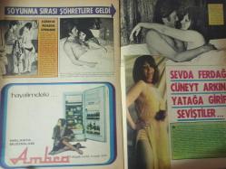 Pazar Haftalık Aktüalite Sinema Tiyatro Müzik ve Magazin Dergisi - 21 Nisan 1972 - Sayı:813 - Filiz Akın - Seher Şeniz - 30 Yıl Öncesinin Modasını Sunuyor - Gülbin Eray - Nazan Berk - Nuran Aksoy - Ülkü Ülker - İrfan Atasoy - Hamiyet Yankı - Seyyal Taner Yeşilçam'a Dönüş Yaptı - Nilgün Utku genç kız oldu ve baloya gitti - Menderes Utku - Nazan Şoray kaleci Yasin'e el koydu - Sevda Nur - Kamuran Ballı - Gülsün Kamu - Nil Başak - Tursil Deterjan Reklamı - Esen Püsküllü - Gülgün Erdem - Seher Şeniz - Sevda Ferdağ, Cüneyt Arkın yatağa girip seviştiler - Meral Küçükerol - Münir Özkul - Türkan Şoray - Piraye Uzun bir ayda üç film çevirdi - Prenses Banu - Bir dişi kaplan - Tamer Yiğit - Nuray Yiğit fotoğraf ve haberi - Tam Takım Dergi
