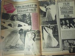 Pazar Haftalık Aktüalite Sinema Tiyatro Müzik ve Magazin Dergisi - 12 Mayıs 1972 - Sayı:816 - Aynur Aydan - Piraye Uzun - Türkan Şoray'ın ilkbahar valsi - Filiz Akın yılın sanatçısı ödülünü aldı - Filiz Akın - Tarık Akan - Aynur Aydan'ın ''Mayo Defilesi'' - Maria Montez - Tarık Tibet - Ülkü Özen - Sadettin Düzgün - Sevgi Can'ı kıyasıya dövdüler - Parla Şenol dünün çocuk yıldızı yuvaya dönüş yaptı - ALFA Banyo Köpüğü reklamı - Bir Çarpıda Yılmaz Köksal - Eva Bender vücut yarışını duyar duymaz ortaya çıktı - Emel Sayın'dan sonra şimdi de Neşe Karaböcek - Yeşilçam'da ısrar ediyor - Diana İplik Reklamı - Persil deterjan reklamı - Fikret Hakan hergün sahne provası yapıyor - Yüksel Birol - Mehmet Birol - Sevtap Çetinkale - Nesrin Gökkaya - Piraye Uzun güzel havayı görünce dayanamadı - Yeni burnu Leyla Başar'ın yıldızını parlattı fotoğraf ve haberi - Tam Takım Dergi