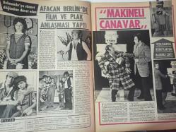 Pazar Haftalık Aktüalite Sinema Tiyatro Müzik ve Magazin Dergisi - 21 Temmuz 1972 - Sayı:826 - Türkan Şoray - Meral Zeren - Hulki Saner - Cüneyt Gökçer - Asım Nipton'u kaybettik - Ülkü Erakalın - Menderes Utku - Sadri Alışık - Nubar Terziyan - ALFA Banyo Köpüğü reklamı - Türkan Şoray haftaya ayağa kalkıyor - Blendax Şampuan Reklamı - Bir çırpıda Tunç Oral - Sevim Tuna - Tamer Yiğit - Samim Meriç dönüş yaptı - Melek Görgün - Semra Sar - Cihan İlkbaşaran - Selda Alkor Mikrofona Kavuştu - Tursil deterjan reklamı - Alman profesör: ''Nazan Berk''in elinden bira içmek zevkmiş'' dedi - Fikret Hakan'ın son aşkı - Feri Cansel - Serdar Gökhan - Elif Ozangil - Meral Zeren ''Mevsime İddialı Giriyorum'' diyor - Ruhan Kumru fotoğraf ve haberi - Tam Takım Dergi