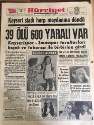 HÜRRİYET GAZETESİ 18 EYLÜL 1967 YIL :20 SAYI :6965----Kayseri stadı harp meydanına döndü --39 Ölü 600 Yaralı Var ---Kayseri spor -Sivasspor  taraftarları bıçak ve tabanca ile birbirine girdi ---Romanya ile ticari ve kültürel ilişkilerimiz  artırılıyor ---Küçük Ergun un sünnetten  sonra saçı da kesilecek ---Bir röntgenci ,kız diye 60 lık kadın  okşamak  isteyince  yakalandı ---Yugoslavya da fareler bir fabrikayı  istila etti ---İzmir Göl Gazinosunda  :Saime Sinan ---Galatasaray  3-1 yenildi --Atletizm de 2 gümüş madalya kazandık ----Altay -Göztepe yenişemedi : 0-0--Otomobil lastiği patlamasına paydos ---Dünyanın  en pahalı otomobili :Spor Rolls Royce 370 Bin Lira ---Yüzme havuzunda tanışan rekortmen  çift evlenecek ---Bir aylık karısının kanını  emen çift  vampir yakalandı ---