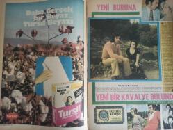 Pazar Haftalık Aktüalite Sinema Tiyatro Müzik ve Magazin Dergisi - 27 Ekim 1972 - Sayı:840 - Seyyal Taner - Nadia - Feyzi Tuna - Burhan Tekinliğ - Salih Güney - İpek Güney - Kuzey Vargın - Zuhal Tan, Nil Göncü'nün ardından Yeşilçam bir kurban daha verdi - Nil Başak - Ender Çerçioğlu - Fotojeni güzeli başrole çıktı - Behçet Nacar - Tursil Deterjan Reklamı - Kerem Bozbay - Zeynep Değirmencioğlu - Elia Kazan - Zeynep Değirmencioğlu - Şarkıları ''Ömür Boyu'' sürmedi - Berkant - Serpil Örümcer - Bayan Bacak - Nadia'nın şansı yaver gidince eski plak satıcısı başrol oyuncusu oldu - Seyyal Taner Avrupa'da plak kapağı modeli oldu - Operacı Altan Günbay sinemanın en ateşli ''aşk ilahı'' oluverdi - Altan Günbay - Türkan Erdem fotoğraf ve haberi - Tam Takım Dergi
