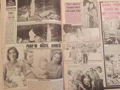 Pazar Haftalık Aktüalite Sinema Tiyatro Müzik ve Magazin Dergisi - 1974 Yılı - Sayı:991 - Senar Seven - Prenses Banu - Seçil Heper - Gönül Yazar - Nebahat Çehre - Sevinç Pekin - Neşe Karaböcek - Sadri Alışık - Yusuf Sezgin - Selma Güneri - Zeki Müren - Feri Cansel - Sevinç Pekin İzmir'de - Nuri Sesigüzel - Mine Sun - Nurhan Damcıoğlu - Selma Güneri - Muazzez Abacı - Nilüfer Koçyiğit - Bekir Çelenk - Eva Çelenk - Seyyal Taner - Saniye Can - Sezgin Can - Türkan Şoray - Cüneyt Arkın - Hülya Koçyiğit - Pakize Suda - Kamuran Akkor - Gönül Akkor - Nurperi Toker aylardır istediği gibi bir rol bulup film çeviremedi - Elif Pektaş fotoğraf ve haberi - Tam Takım Dergi